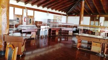 Breakfast, lunch, dinner served; local and international cuisine