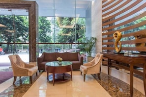 Sala de estar en el lobby