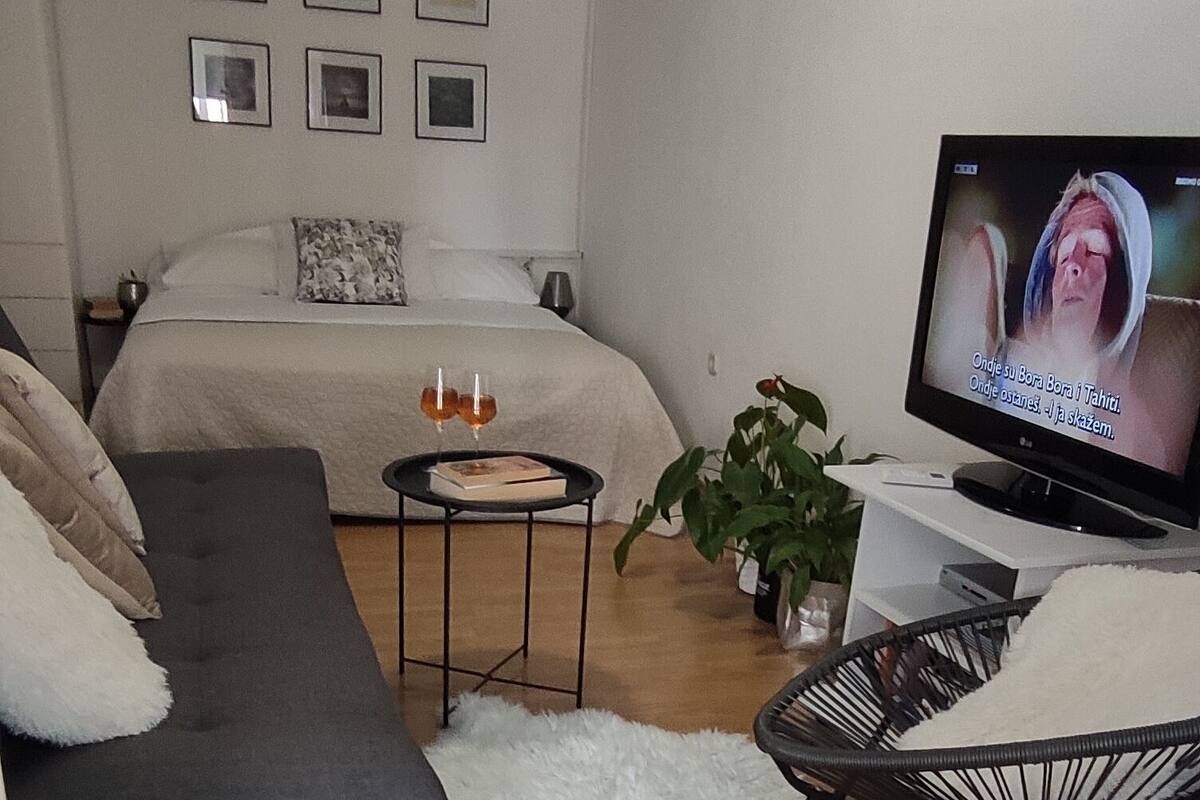 Apartment, 2 Bedrooms, Balcony (5 Adults ) | 2 bedrooms, iron/ironing board, free cots/infant beds, free WiFi