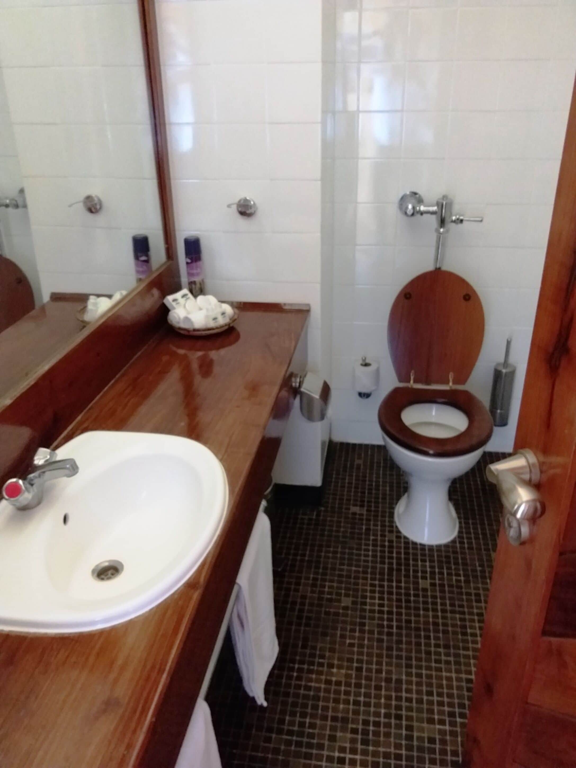 combined shower/bathtub, deep-soaking bathtub, rainfall showerhead