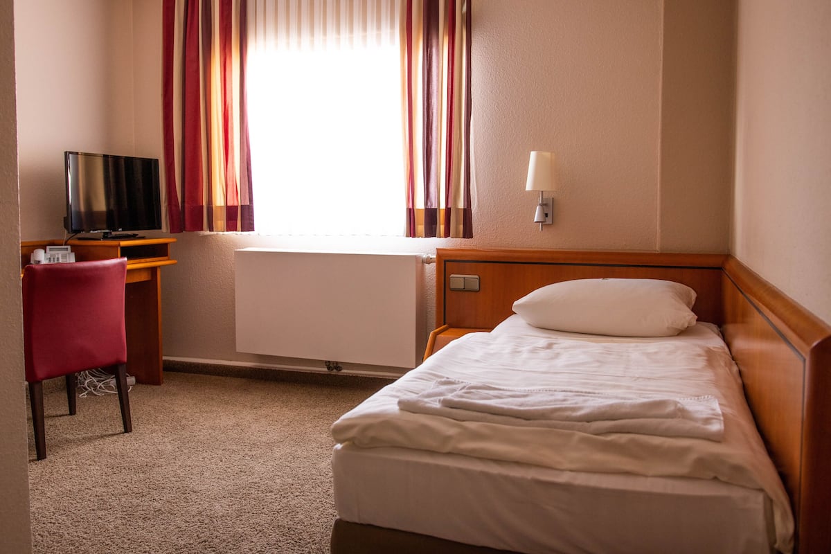 Single Room | Individually furnished, desk, laptop workspace, free WiFi