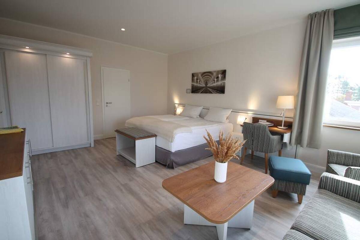 Desk, laptop workspace, WiFi (free), individually furnished