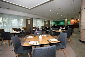 Daily cooked-to-order breakfast for a fee - TF Riverside Hotel (Malacca City)