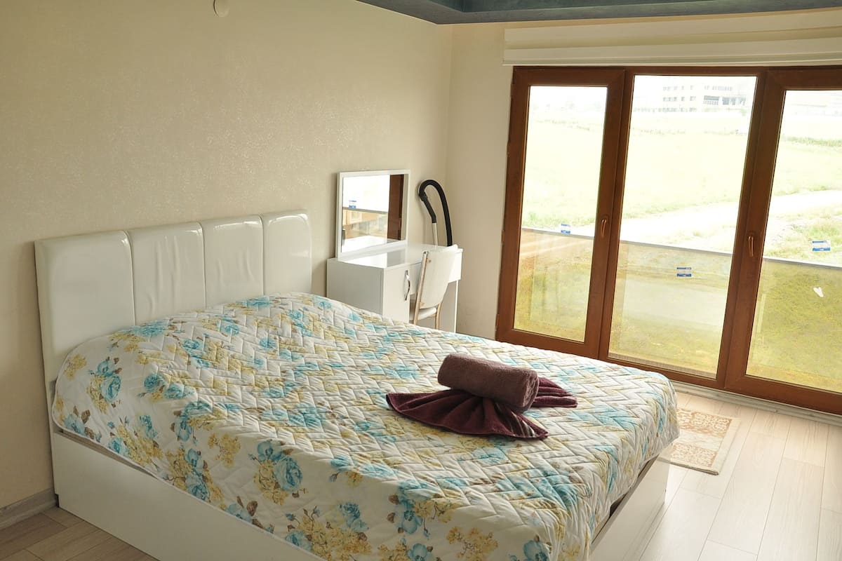 Desk, iron/ironing board, WiFi (free), bed sheets