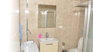 Buồng tắm vòi sen, đồ dùng nhà tắm miễn phí, máy sấy tóc