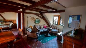 Apartment | Living area | Flat-screen TV