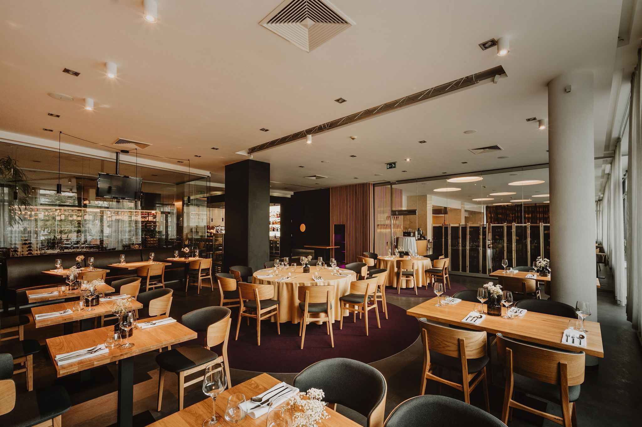 breakfast, lunch and dinner served