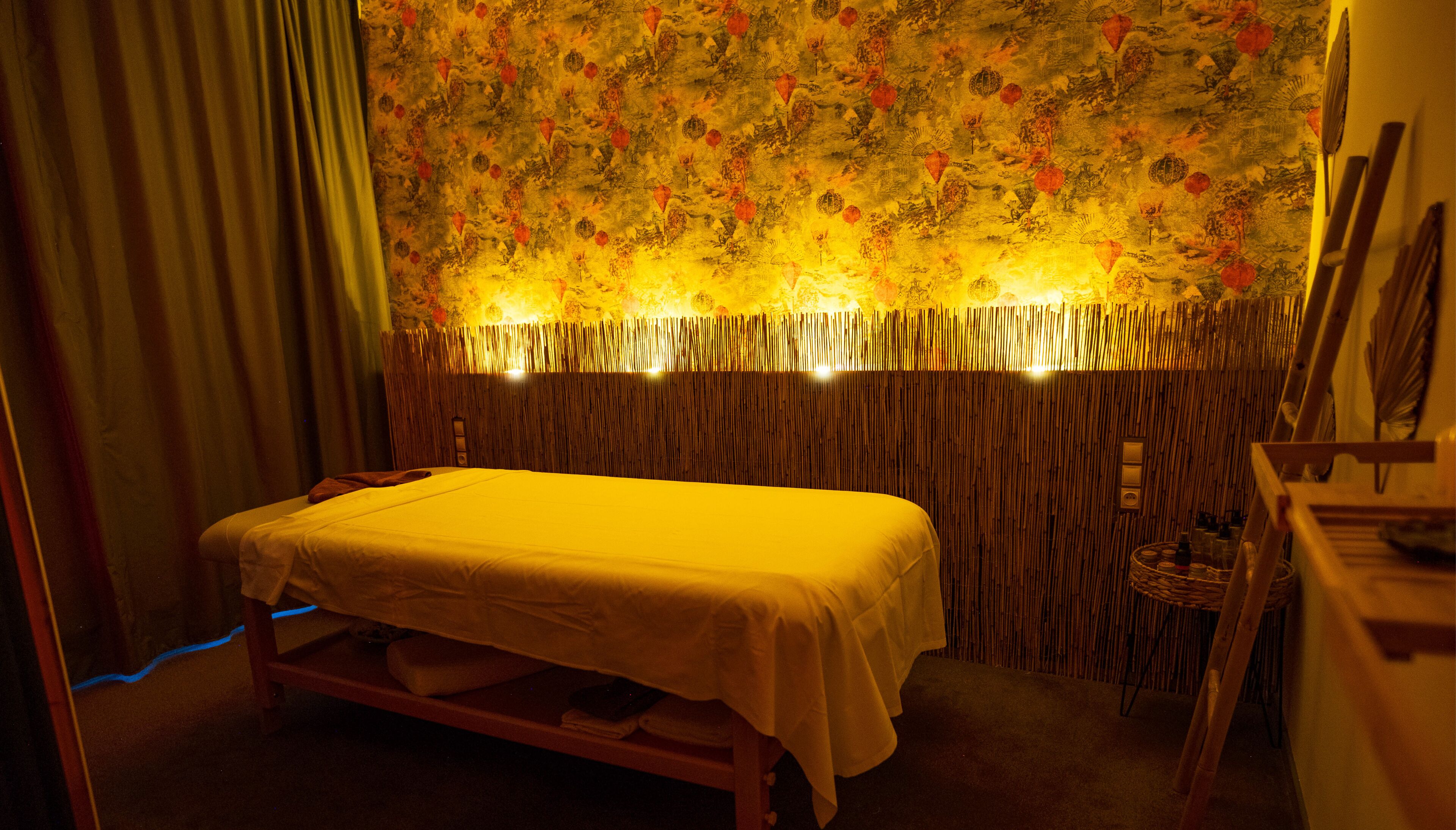 hot tub, steam room, hot stone massages, swedish massages
