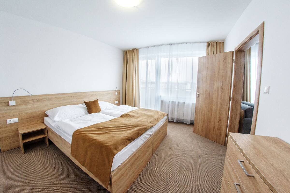 Ropa de cama de alta calidad y cortinas blackout