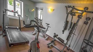 A gym with treadmills, stationary bikes, and weightlifting equipment. - Hotel Adler (Ingolstadt)