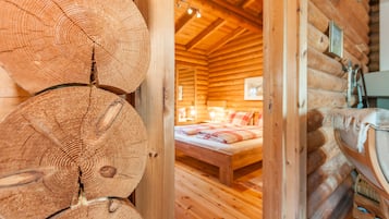 Chalet Deluks | 2 kamar tidur, brankas, dan didekorasi berbeda-beda