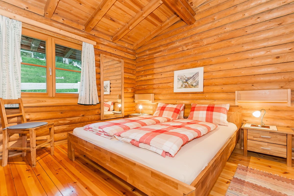 Deluxe chalet | 2 slaapkamers, een kluis op de kamer, individueel gedecoreerd