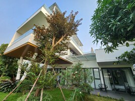 Villa de lujo, 4 habitaciones, fumadores, vistas a la colina | Ropa de cama de alta calidad, edredones de plumas, caja fuerte
