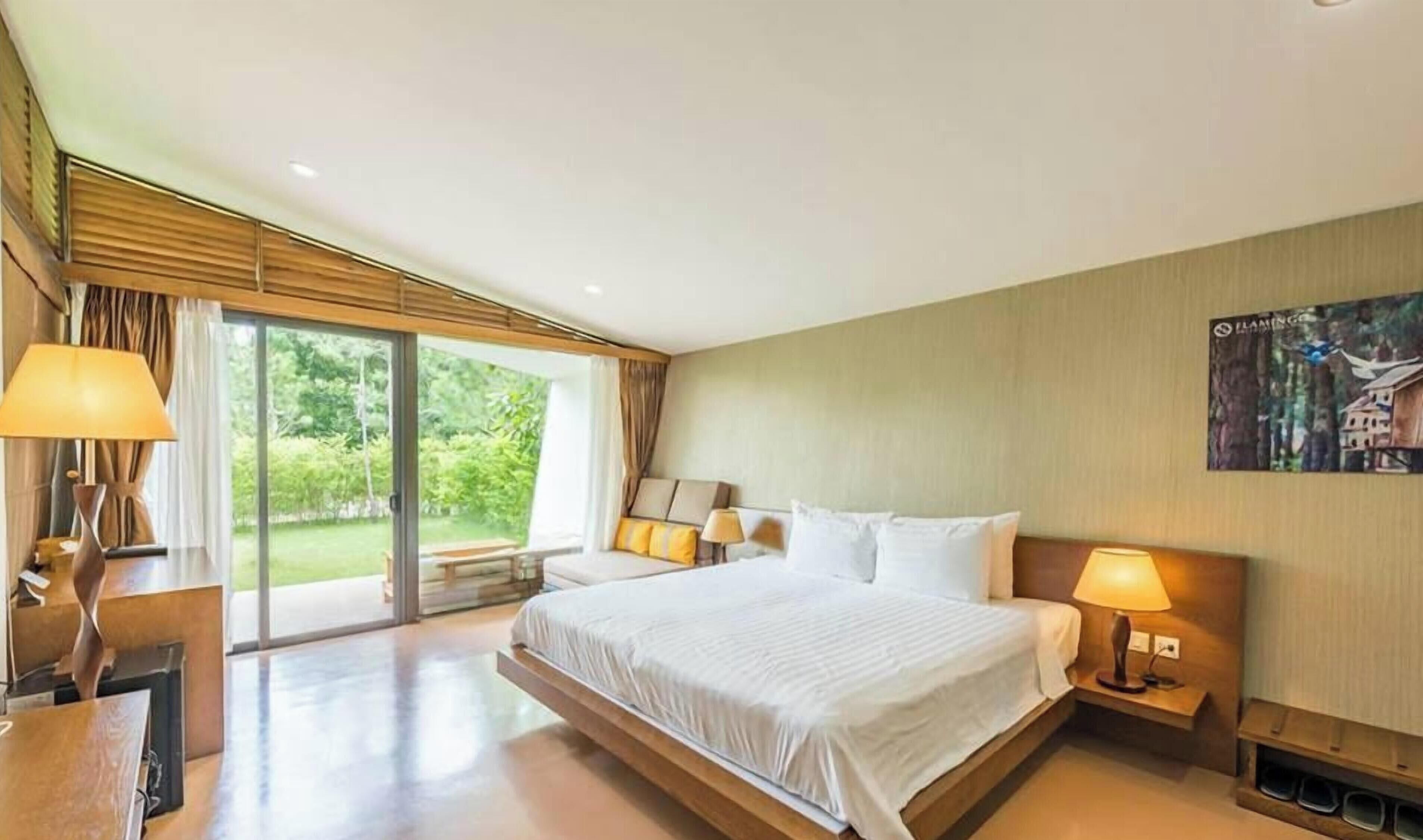 Premium bedding, down duvets, in-room safe, blackout curtains