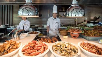 Desayuno buffet (VND 256000 por persona)