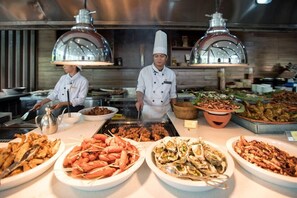 Desayuno buffet diario (VND 256000 por persona)