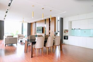 Luxury Villa, 4 Bedrooms, Smoking, Hill View | Private kitchen