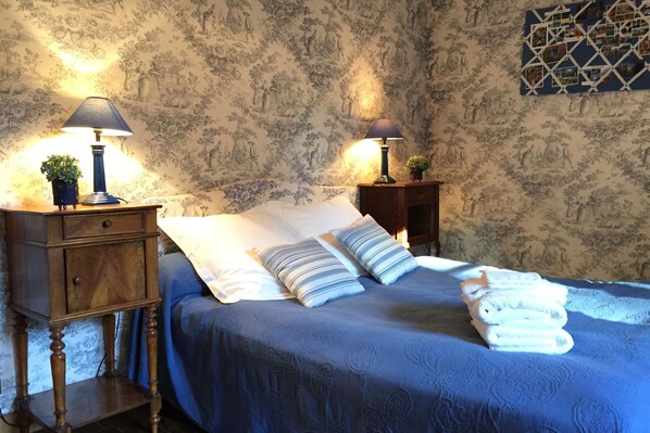 經典雙人房 (Pour une personne) | 獨特裝潢、布置獨特、書桌、熨斗/熨衣板