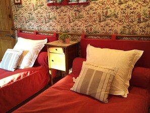 1 chambre, décoration personnalisée, ameublement personnalisé, bureau