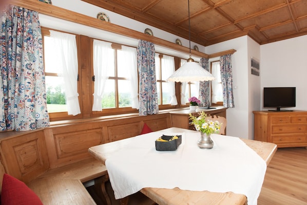 Appartement, 1 chambre, vue lac, côté jardin (Jakobsinsel) | Coin séjour | Télévision, cheminée