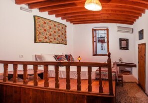 In-room safe, iron/ironing board, free cots/infant beds, free WiFi - CasaLindos Theatro (Rhodes)