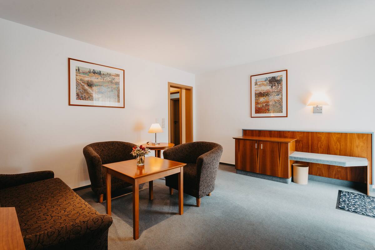 laptop workspace, blackout curtains, soundproofing, free wifi