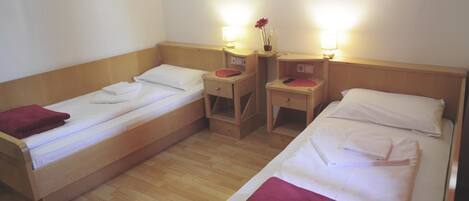 Basic Double Room, 2 Twin Beds, Non Smoking | In-room safe, desk, free WiFi