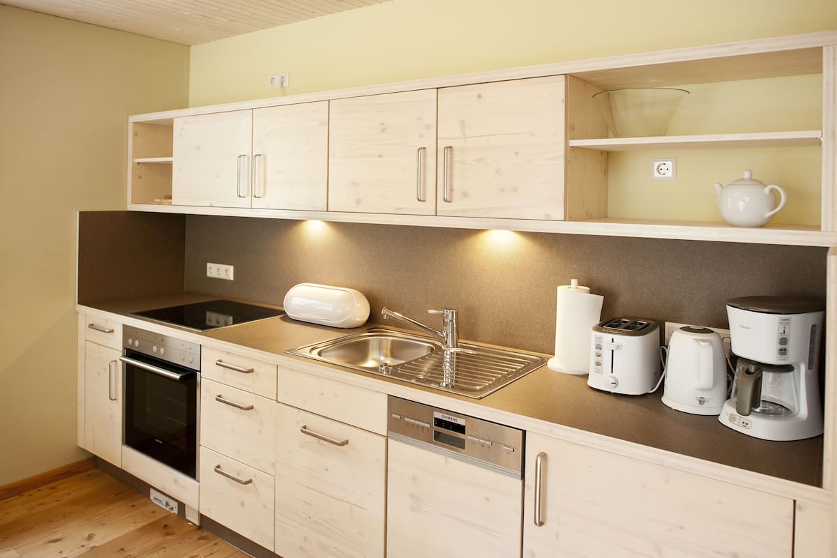 apartment, 2 bedrooms | private kitchen | fridge, stovetop, coffee/tea maker, electric kettle