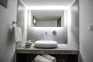 Maison, 1 chambre | Salle de bain | Douche, articles de toilette gratuits, sèche-cheveux