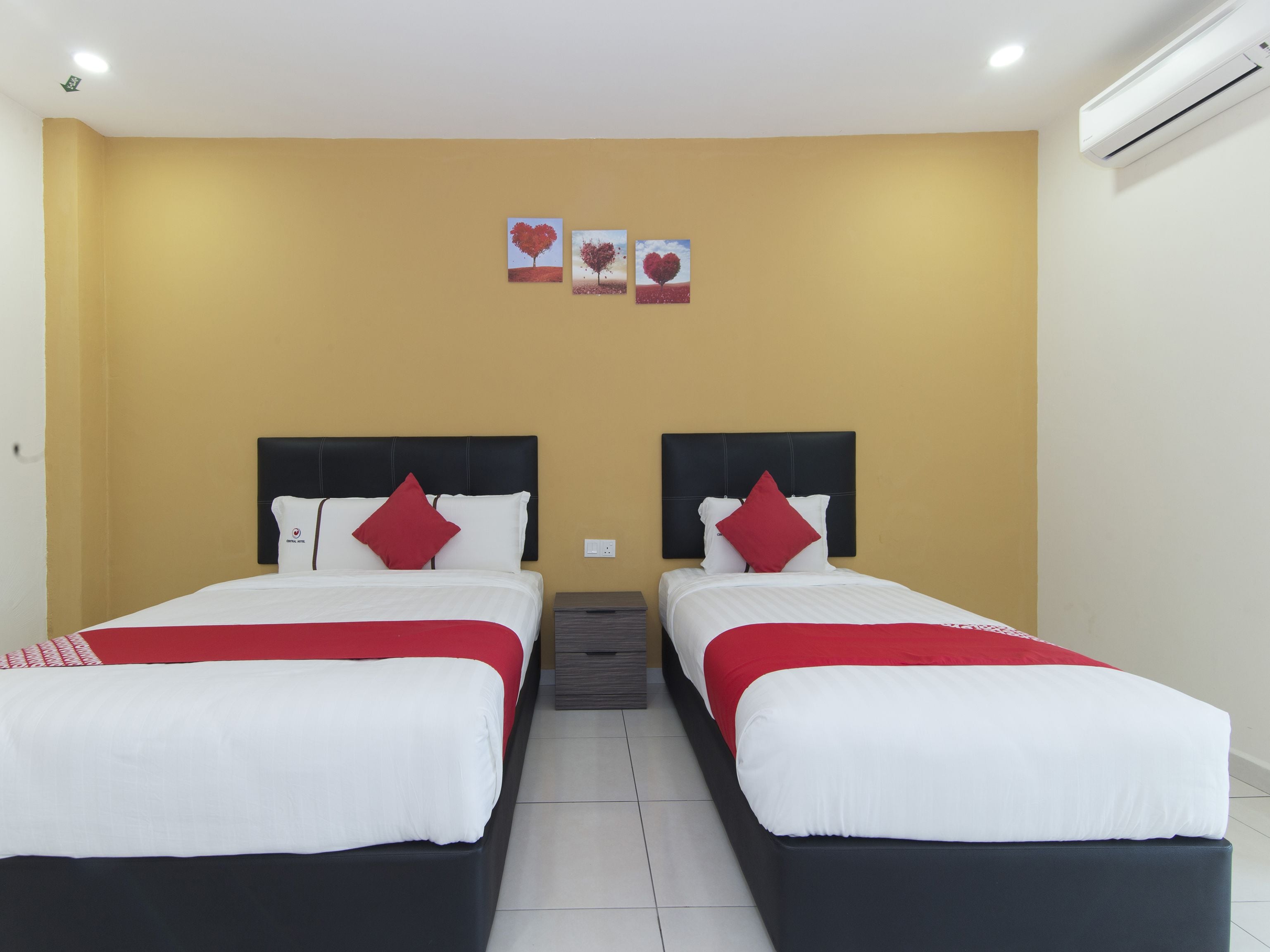 superior triple room | 1 bedroom, desk, free wifi