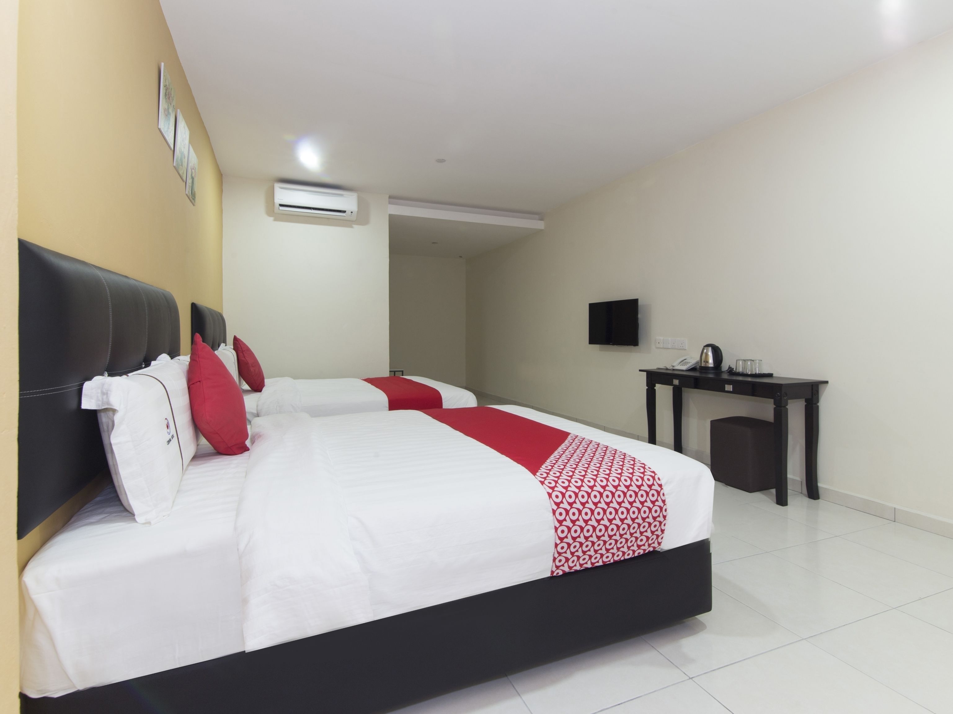 family suite | 1 bedroom, desk, free wifi
