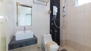 Doccia, soffione a pioggia, bidet, asciugamani