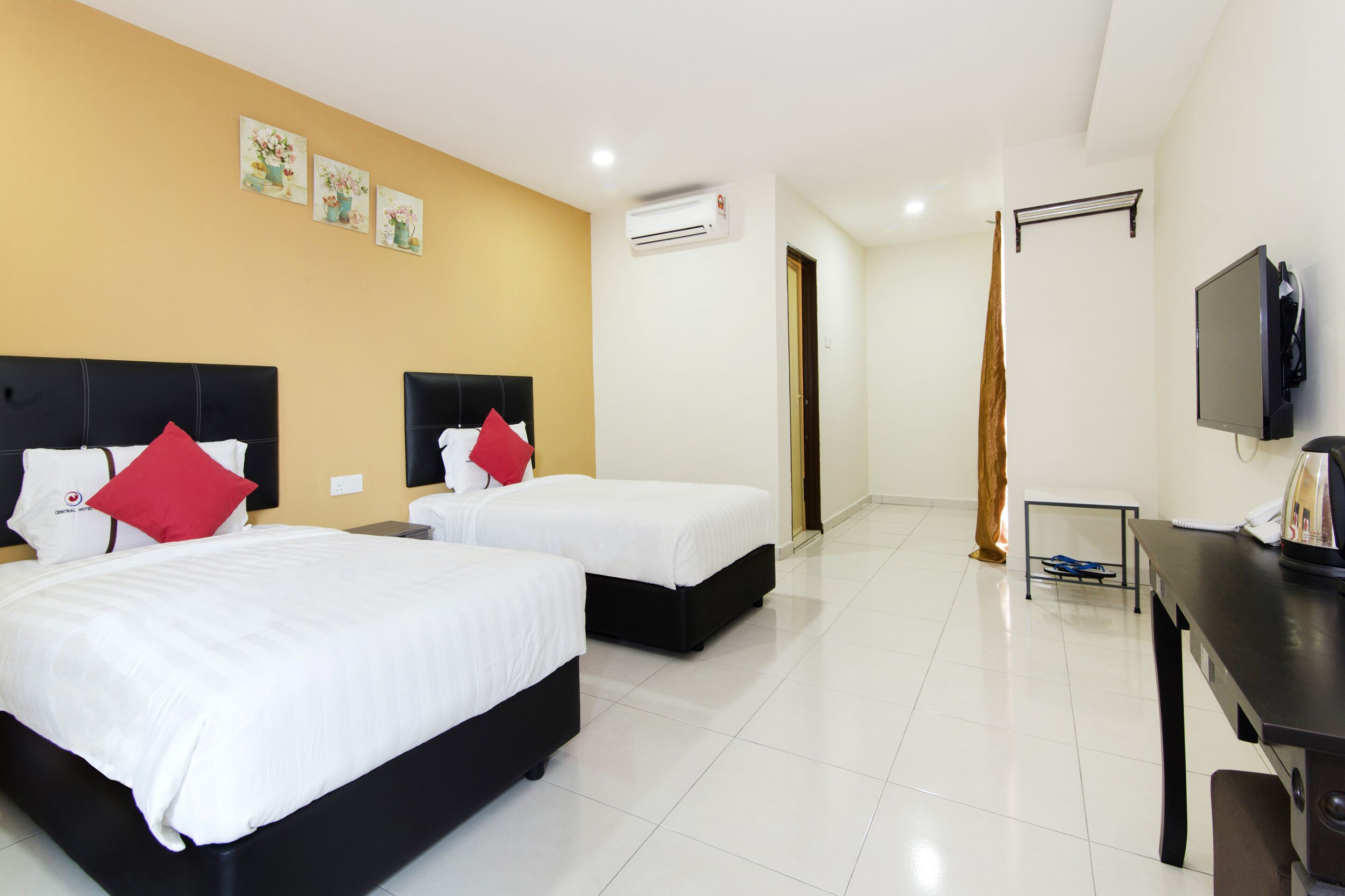 standard twin room | 1 bedroom, desk, free wifi