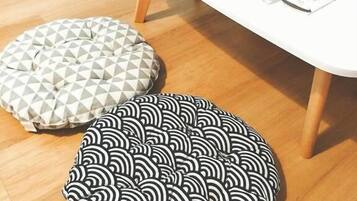 Een douche, gratis toiletartikelen, een haardroger, pantoffels