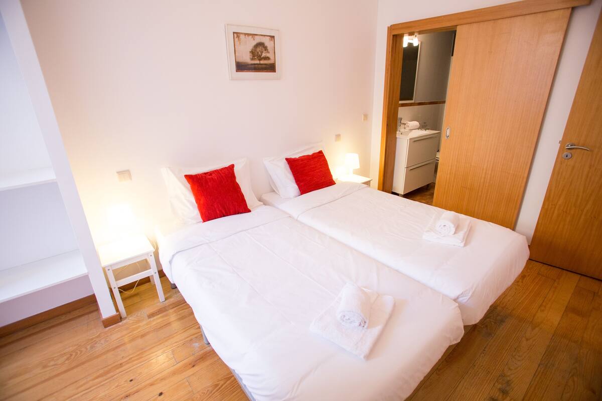 Apartamento, 1 habitación, balcón (2A) | Tabla de planchar con plancha, cunas (de pago), wifi gratis
