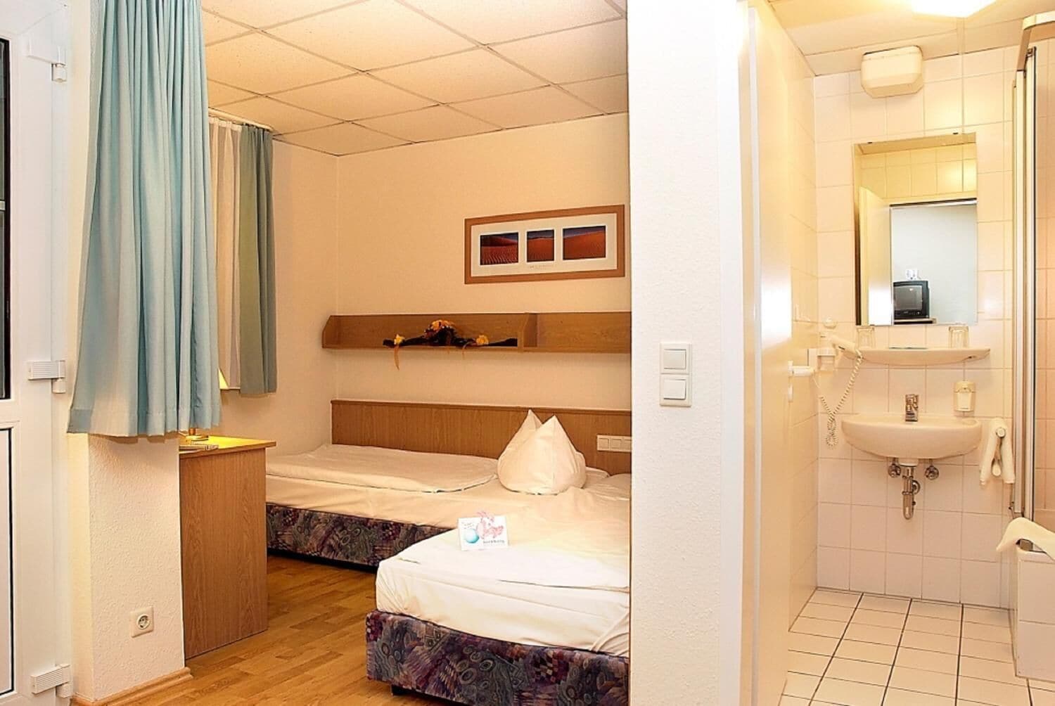 desk, rollaway beds, free wifi, bed sheets