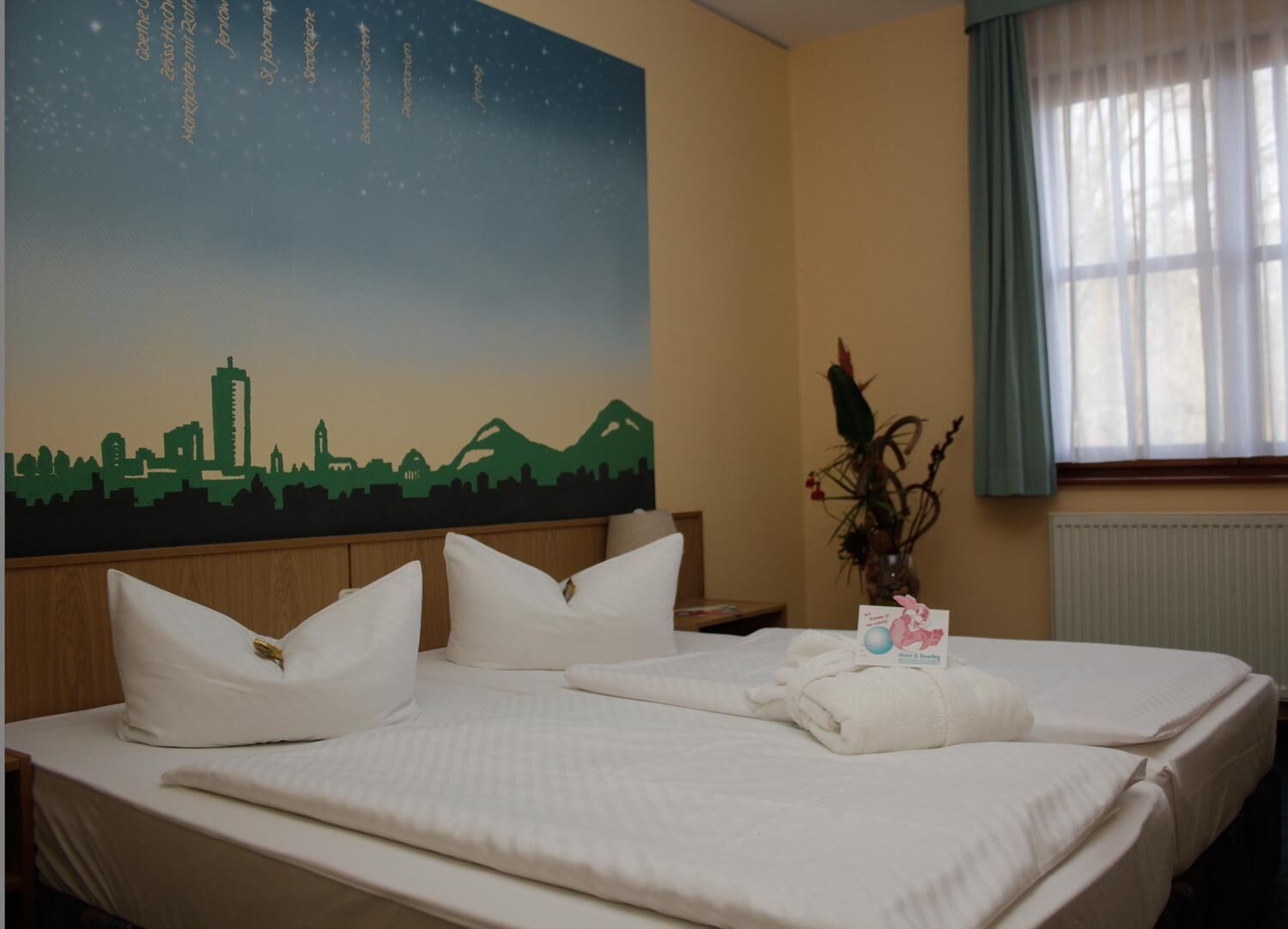 desk, rollaway beds, free wifi, bed sheets