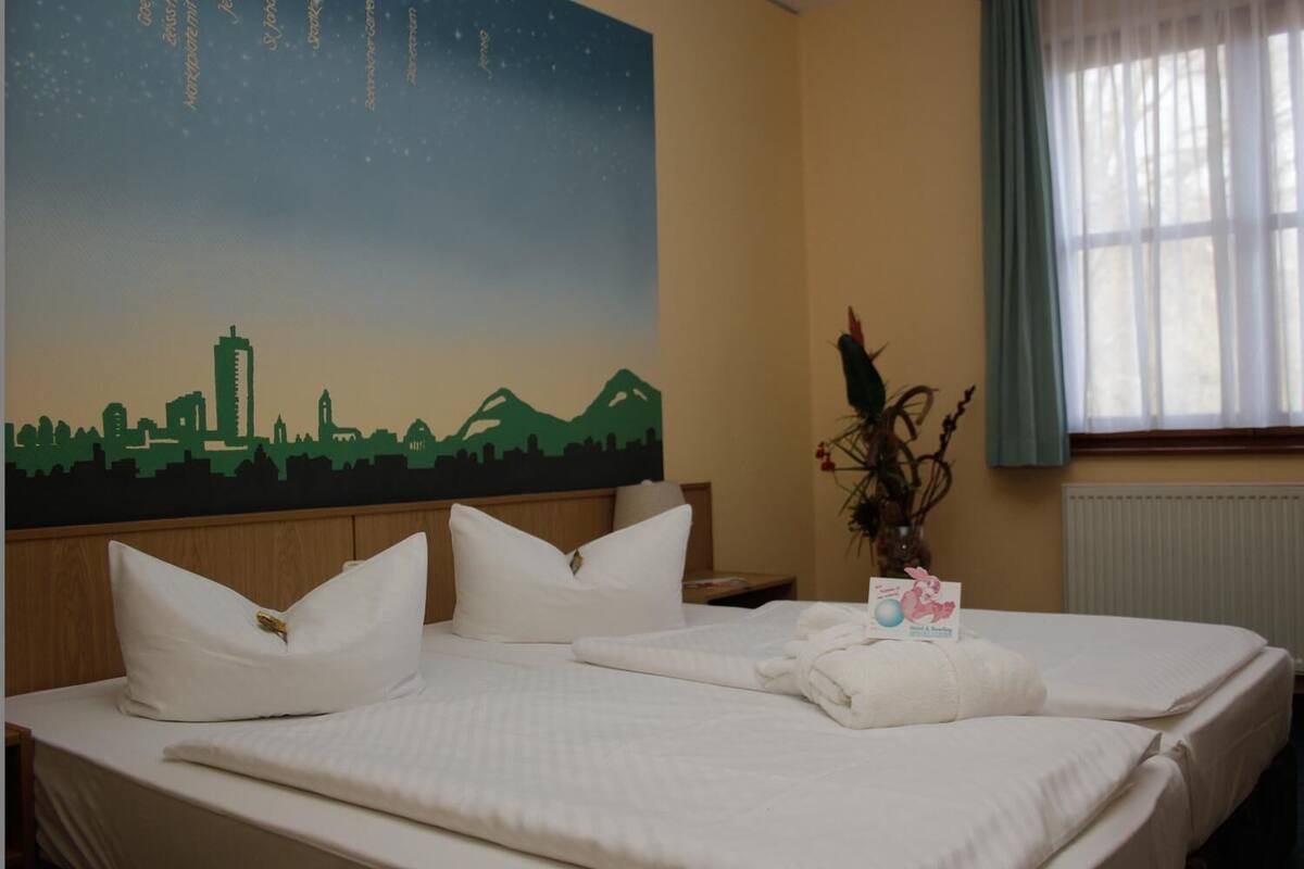 desk, rollaway beds, free wifi, bed sheets