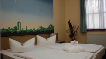 Schreibtisch, Zustellbetten, kostenloses WLAN, Bettwäsche