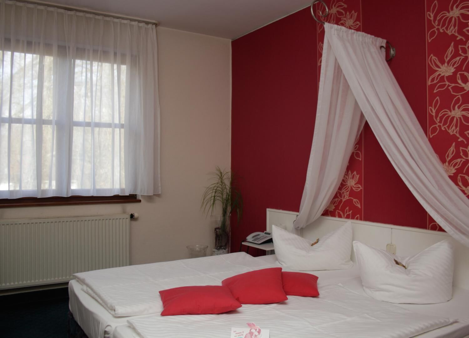 desk, rollaway beds, free wifi, bed sheets