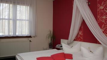 Schreibtisch, Zustellbetten, kostenloses WLAN, Bettwäsche