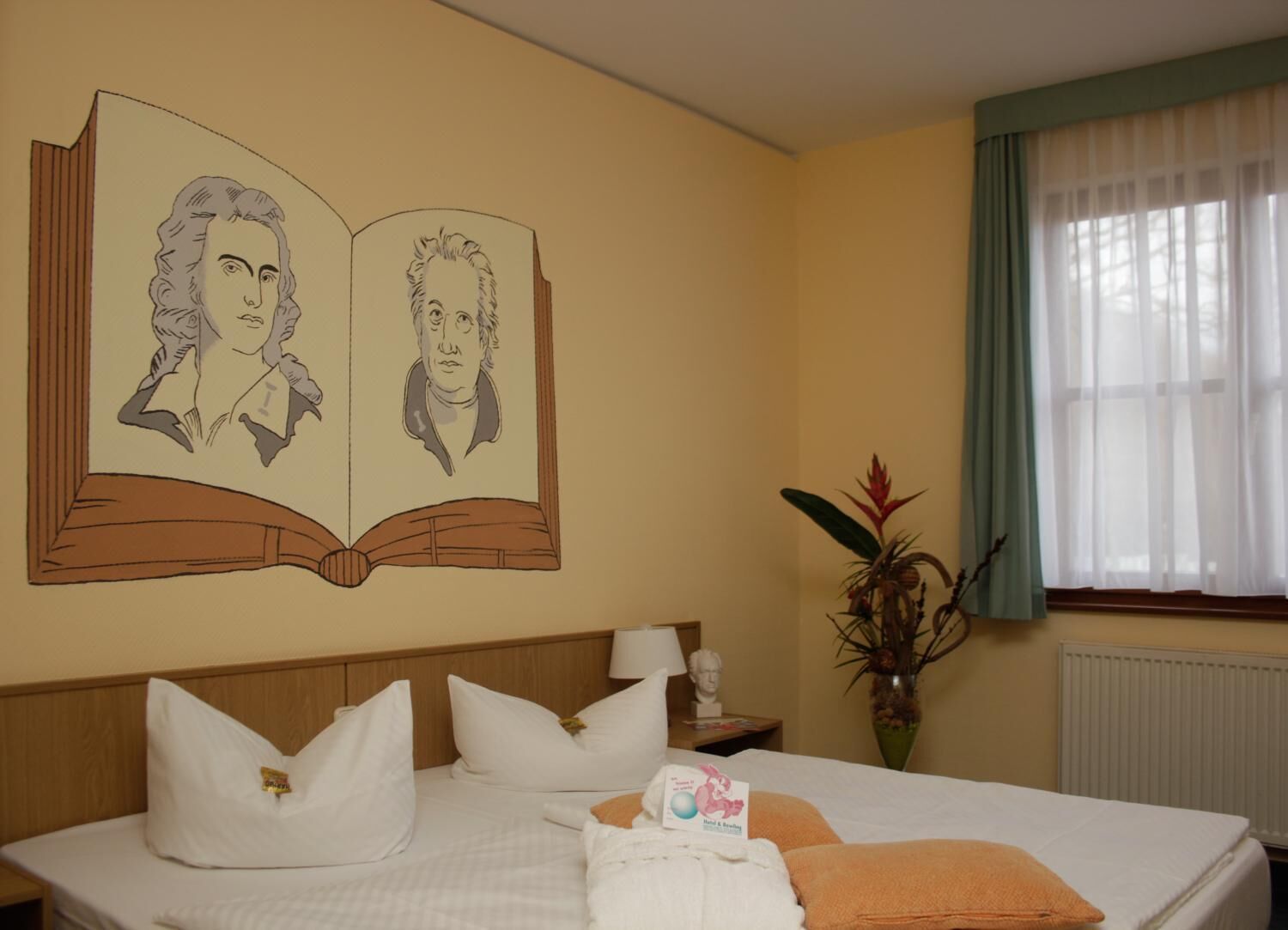 desk, rollaway beds, free wifi, bed sheets