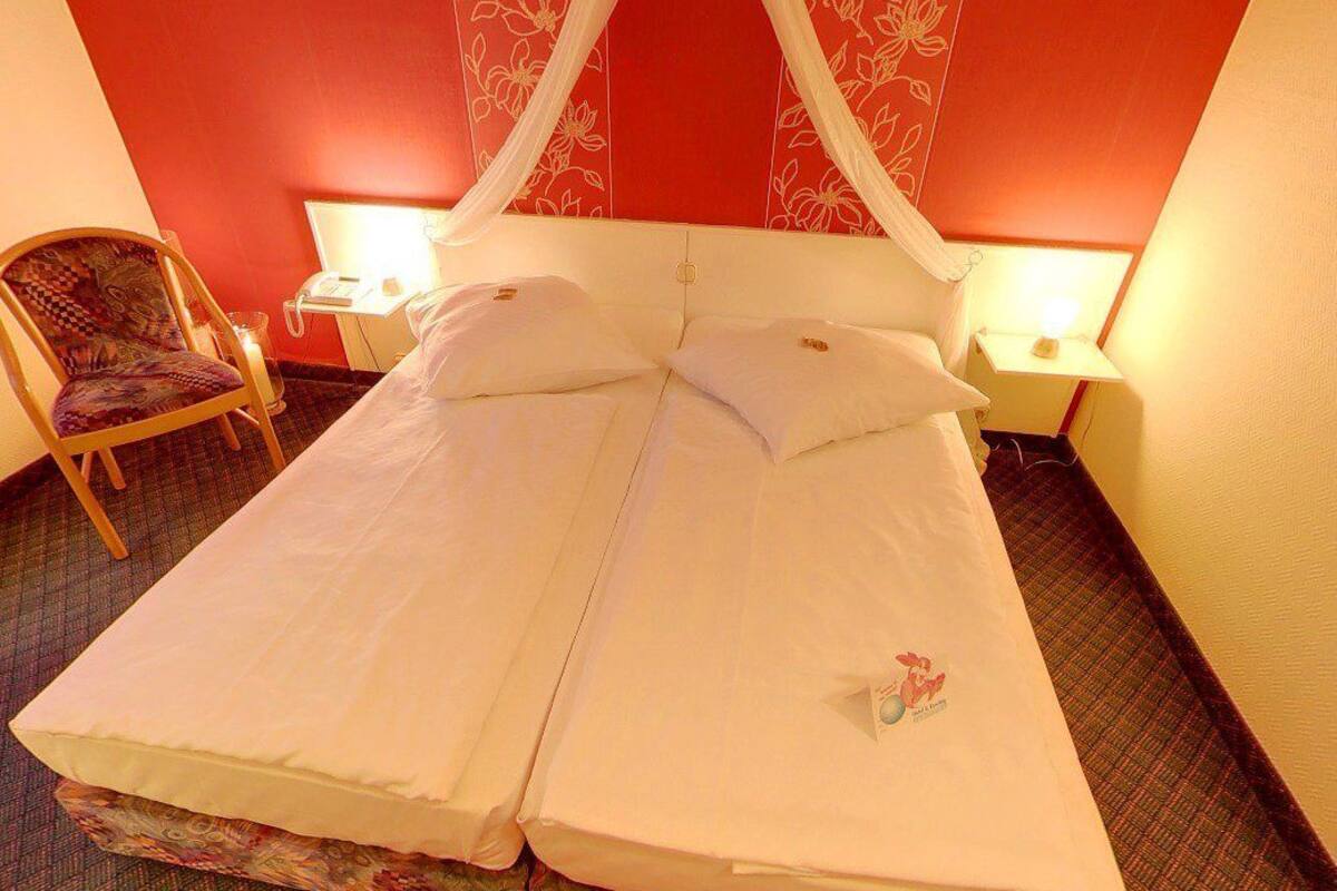 double room | desk, rollaway beds, free wifi, bed sheets