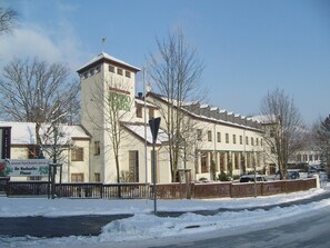 Front of property - Jembo Park (Jena)