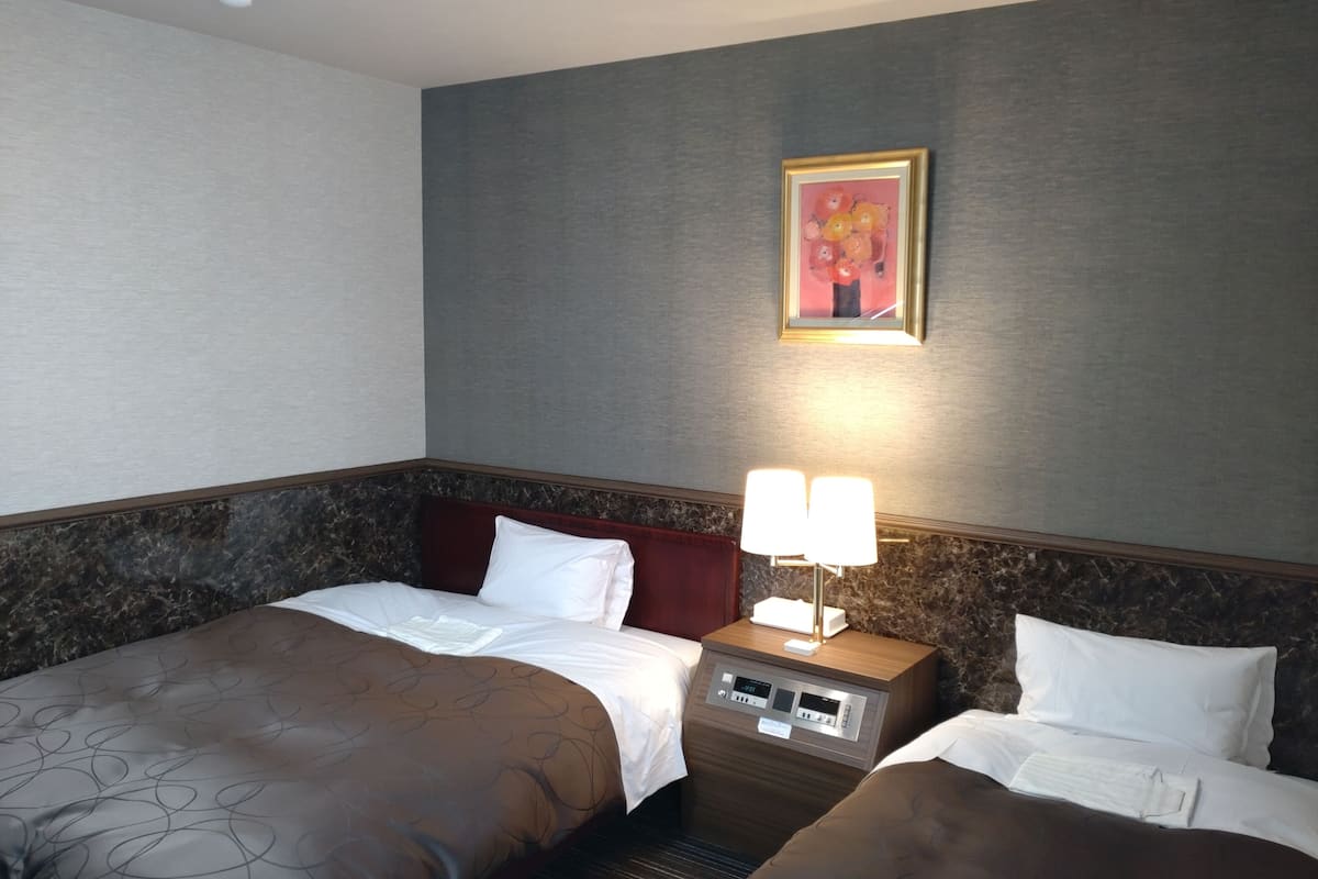 twin room, smoking | 1 bedroom, desk, free wifi, bed sheets