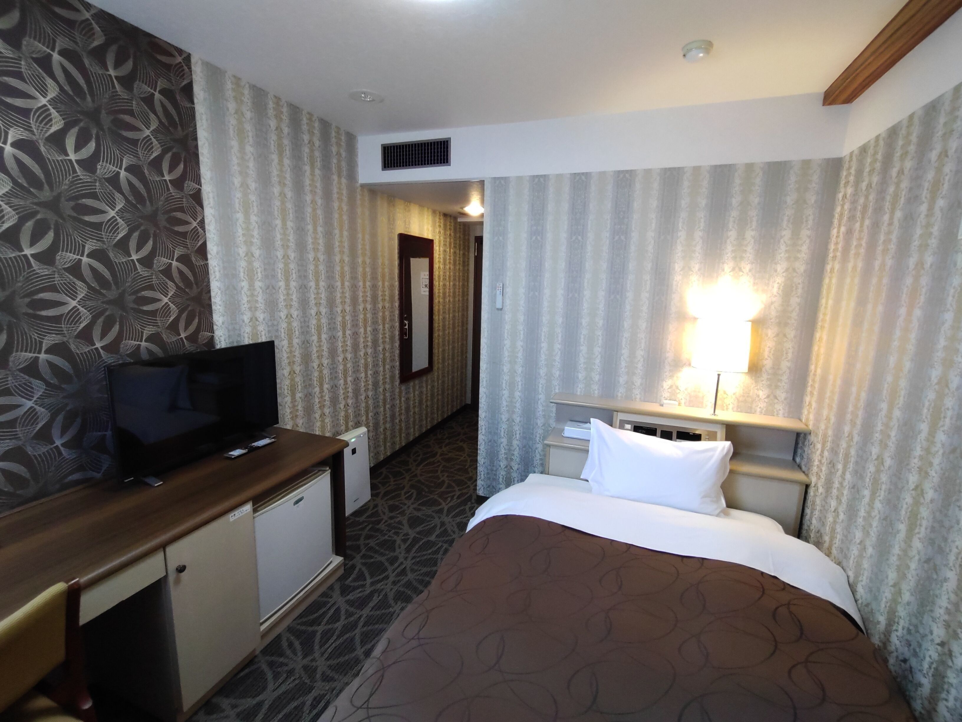 Desk, free WiFi, bed sheets