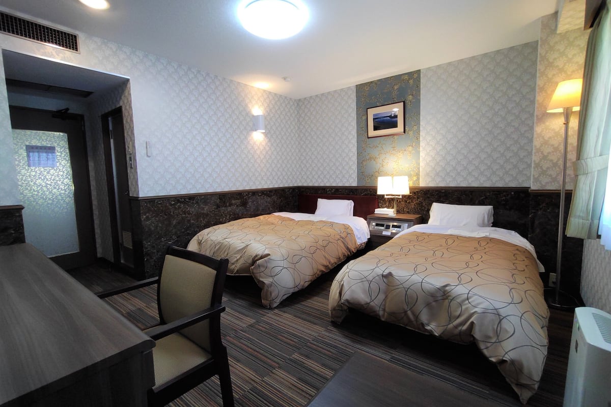 1 bedroom, desk, free wifi, bed sheets