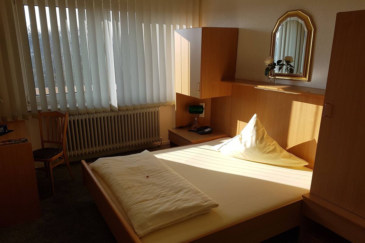 WiFi (free), bed sheets