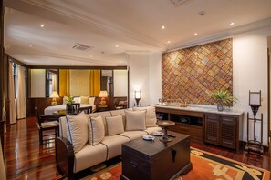 Grand suite, 1 kingsize bed, niet-roken | Luxe beddengoed, pillowtop-bedden, een kluis op de kamer