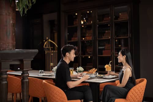 Breakfast, lunch, dinner served; local and international cuisine